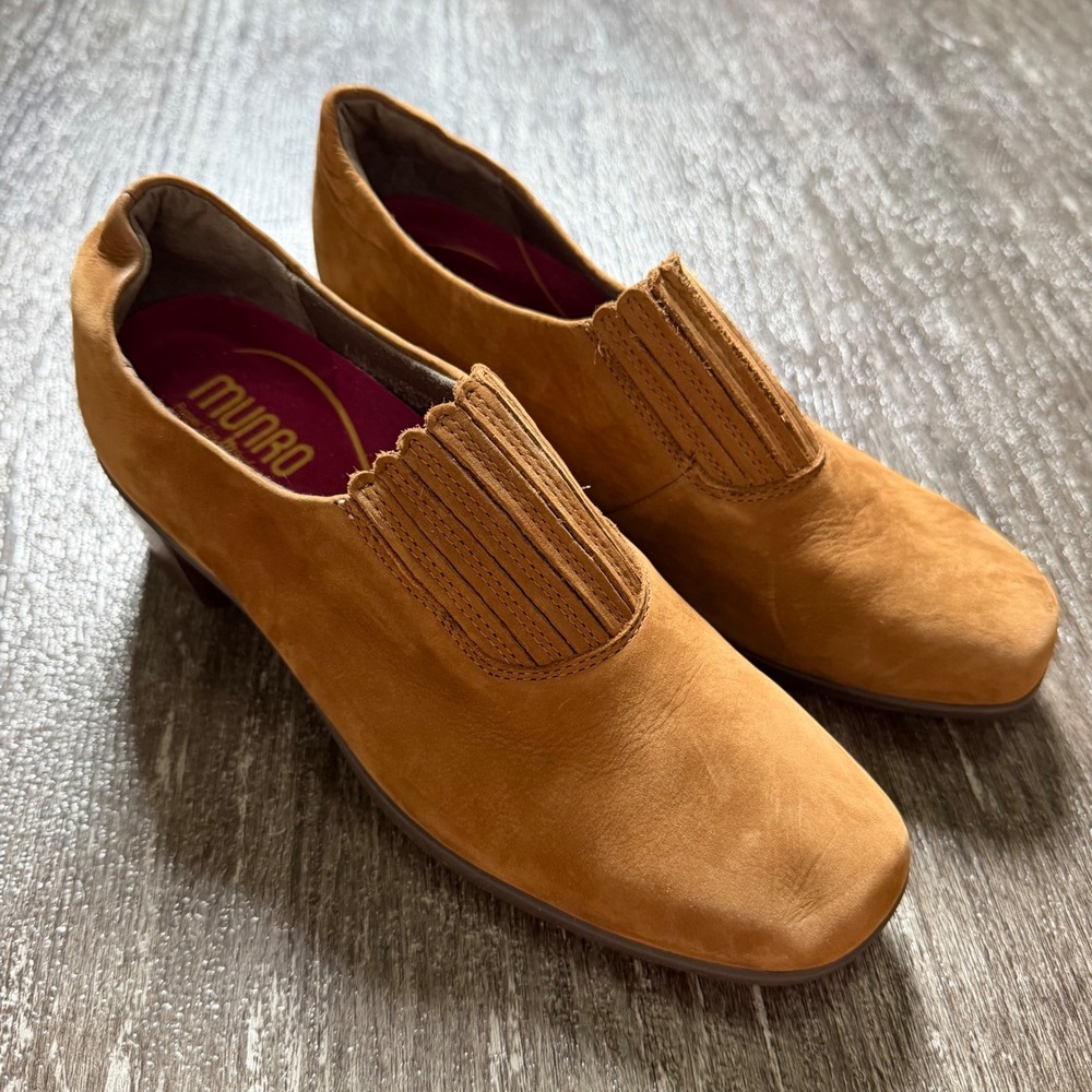 Munro Suede Loafers Women 7M Tan Block Heel Slip On M911426 Square Toe USA Made